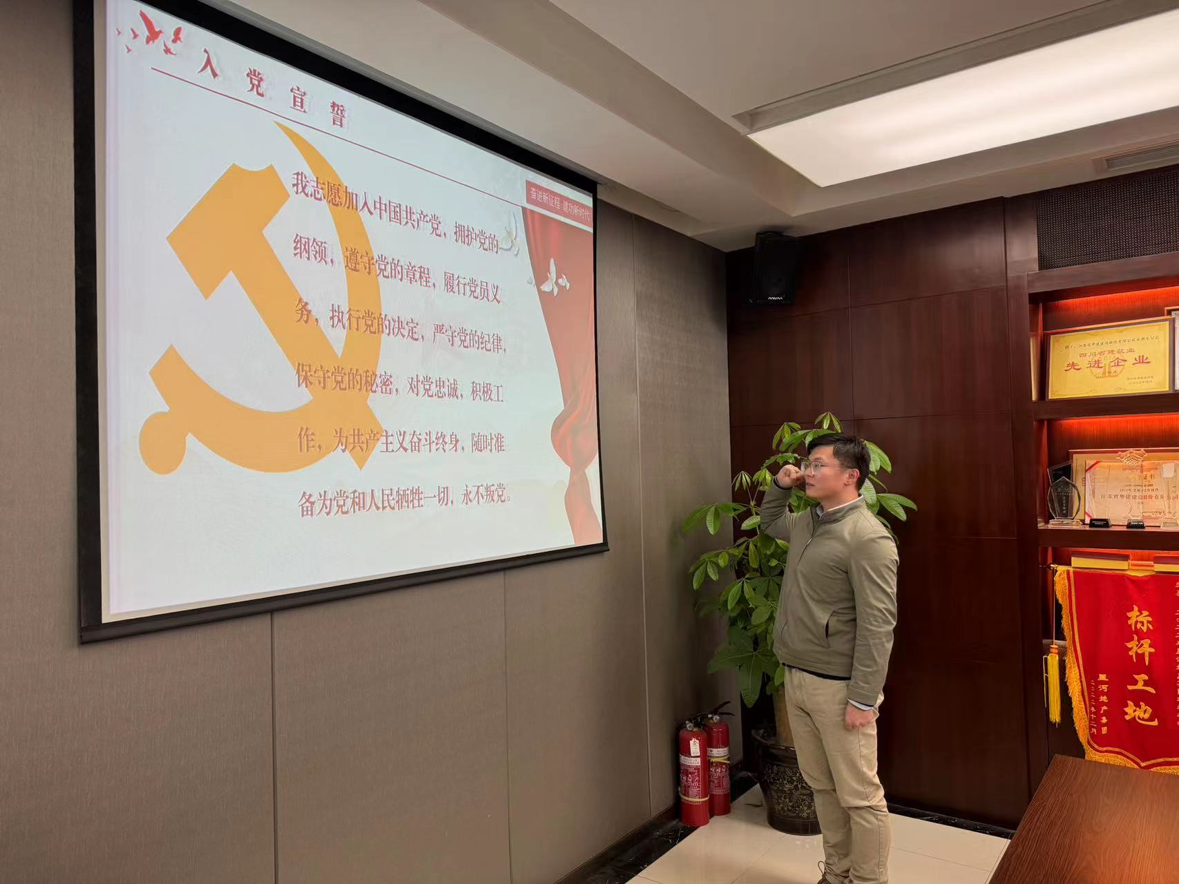 1702547693452010.jpg 1702547693452010.jpg